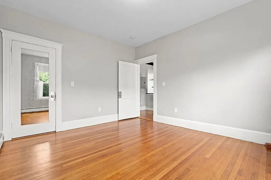 Building Photo - 1742 Commonwealth Ave