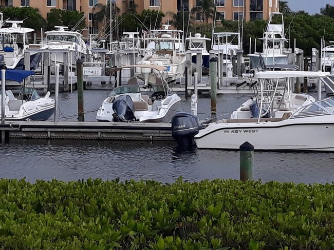 Building Photo - 22 S Loafing St