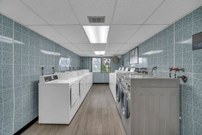 Building Photo - 350 Plum Creek Dr