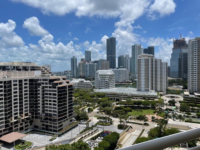 Building Photo - 848 Brickell Key Dr