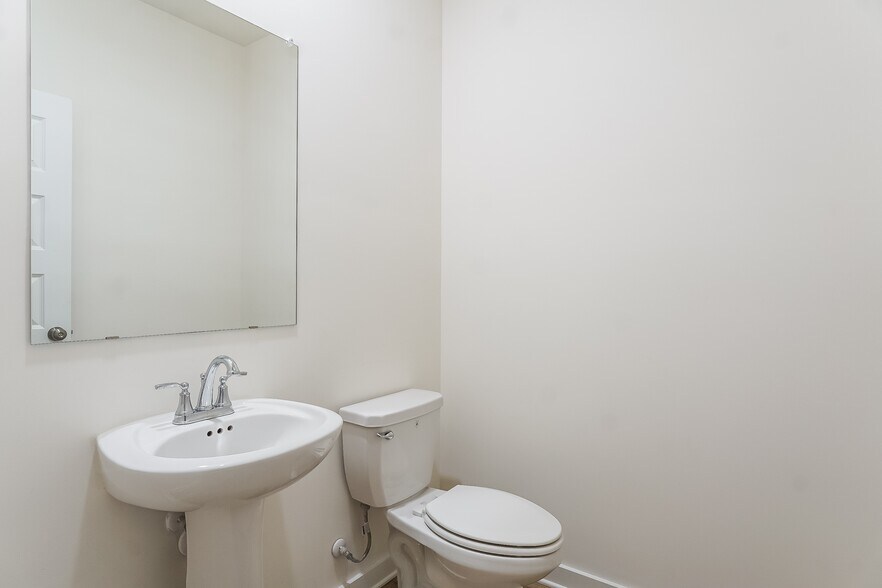 Building Photo - 5418 Bluebell Cir