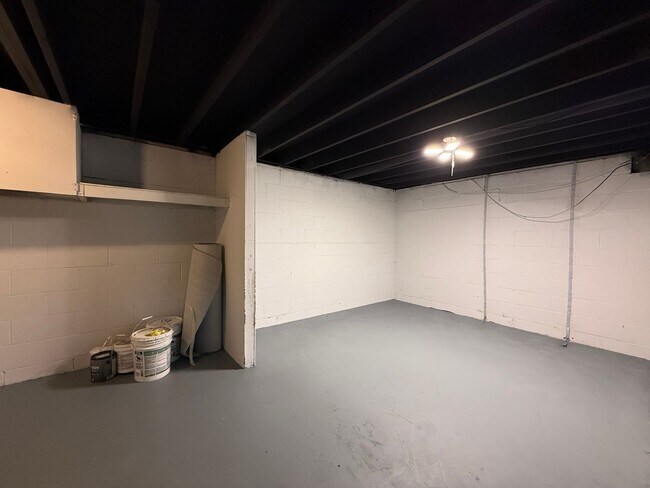 Building Photo - Pennoyer 1703/1705