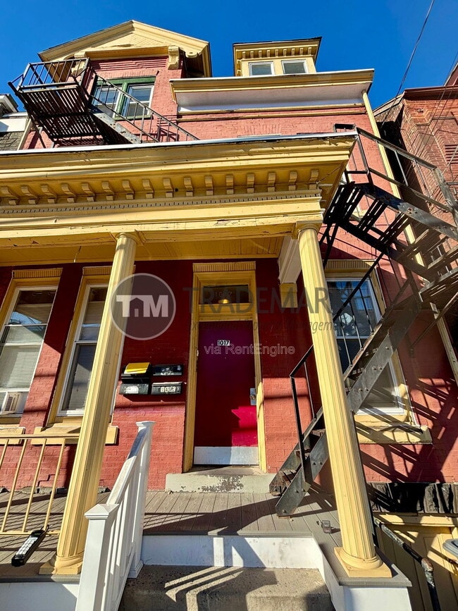 Primary Photo - 1017 Lehman St