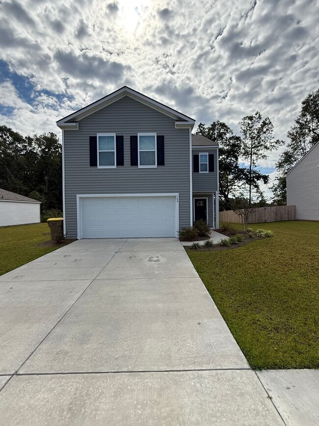 Building Photo - Spacious 4-Bedroom Home in Sought-After Lo...
