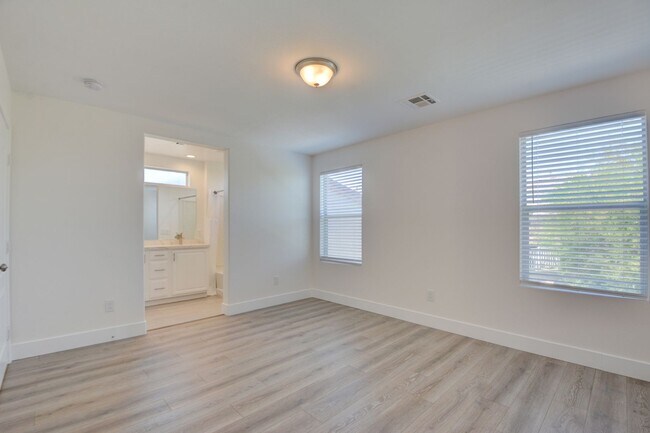 Building Photo - Bright 3-Bed Home in Gated Silverado Ranch Community – All Pets Welcome