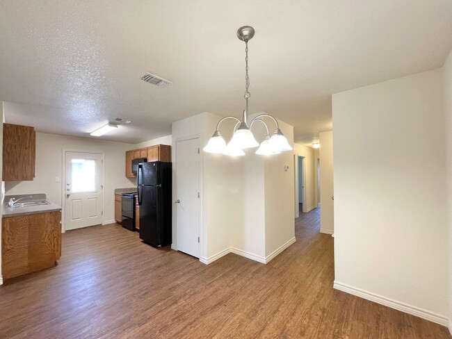 Building Photo - 1529 Justin Lp