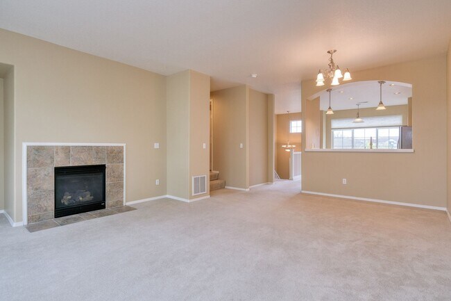 Building Photo - Spectacular 3 Bedroom, 3.5 Bathroom Townhome in Scenic Arbor Station.