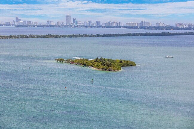 Building Photo - 1717 N Bayshore Dr