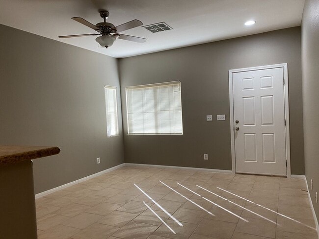 Building Photo - 2 Story 2 brm 2 1/2 bath 1 car garage home