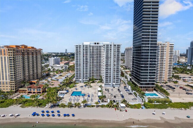 Building Photo - 2030 S Ocean Dr