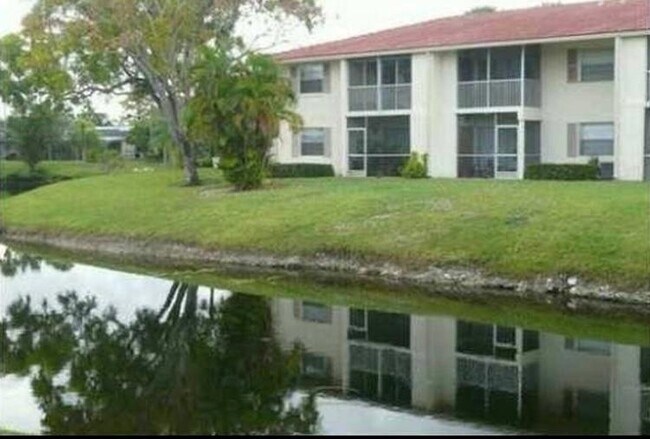 Primary Photo - 3576 N University Dr