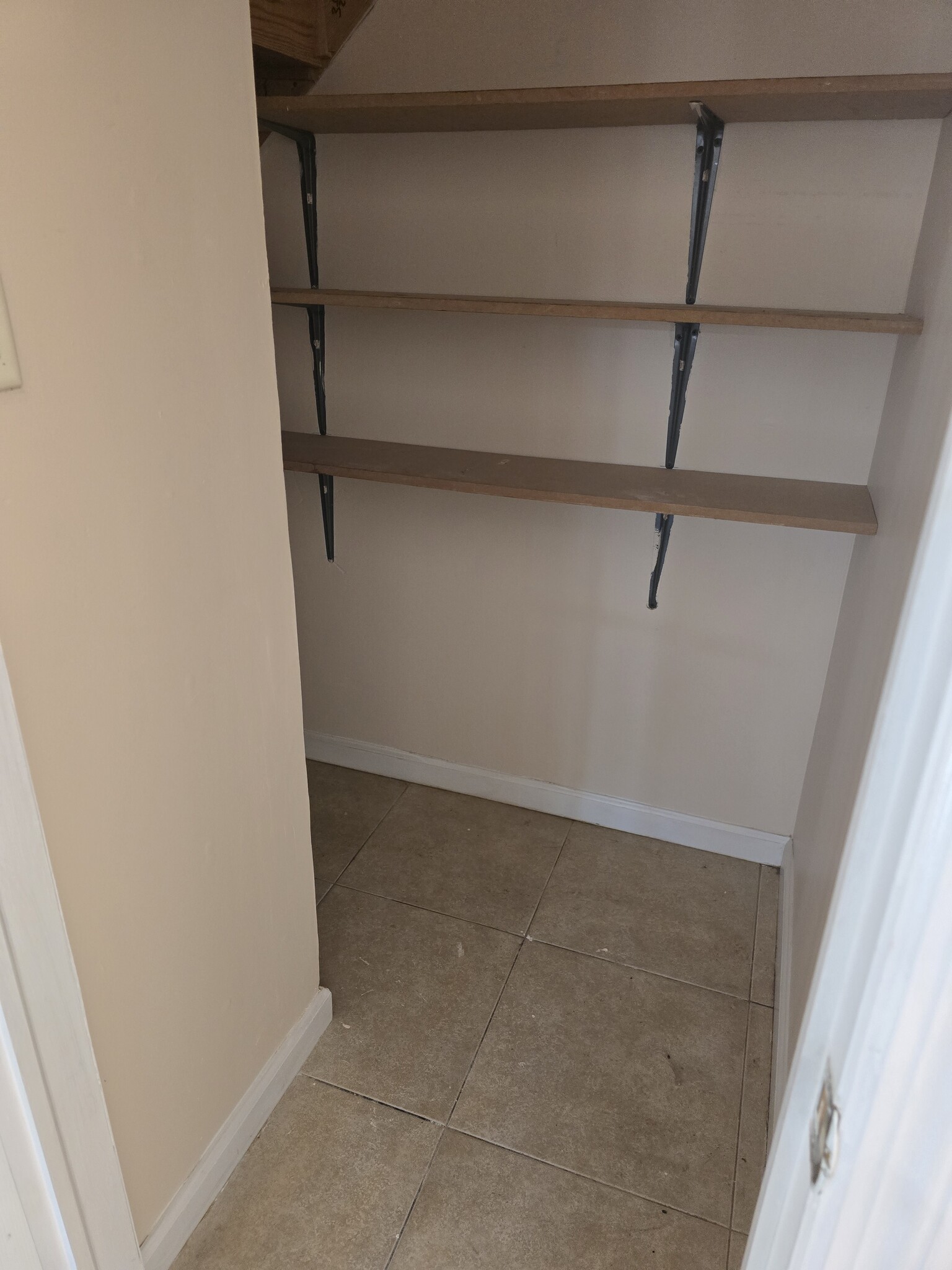 9 - Pantry - 100 5th Ave