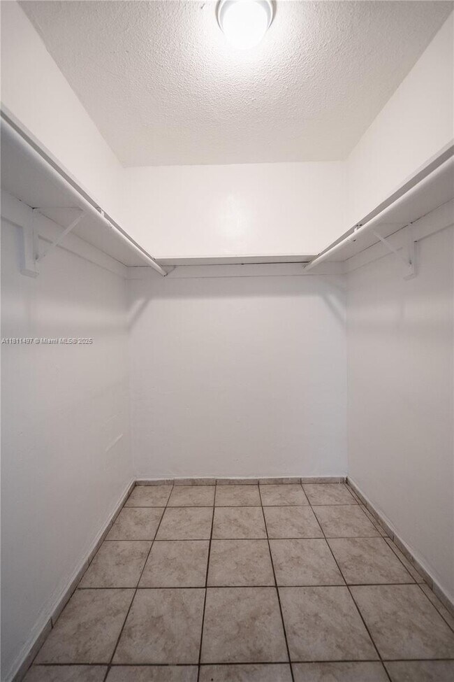 Building Photo - 6650 Miller Dr