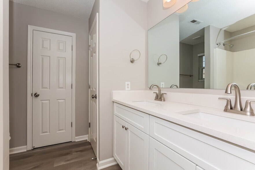 Building Photo - 2728 Painted Pony Dr