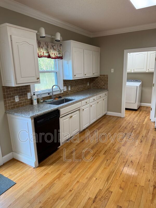 Building Photo - 204 Brushy Meadows Dr