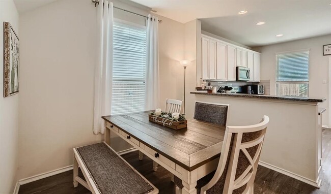 Building Photo - 301 La Dera Dr
