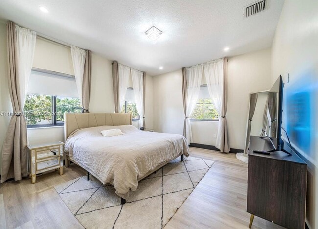 Building Photo - 1451 SW 11th Pl