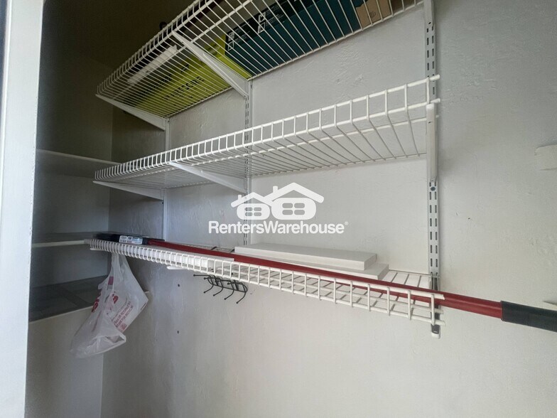 Building Photo - 2433 Brazilia Dr