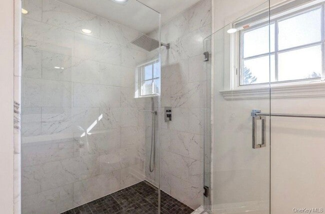 Building Photo - 582 Hayground Rd