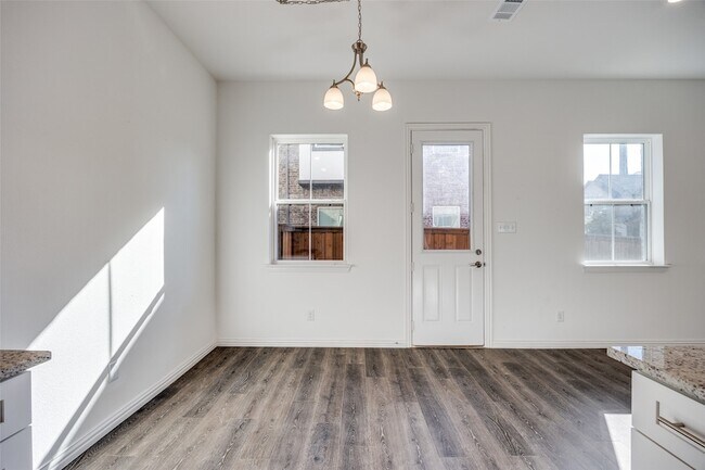 Building Photo - 2402 Ash Ln