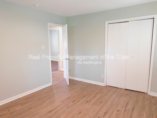 Building Photo - 3016 Myra St