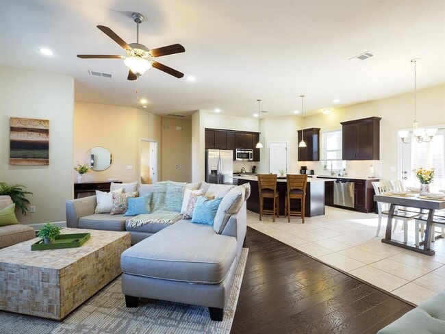 Building Photo - 5605 Roosevelt Ave