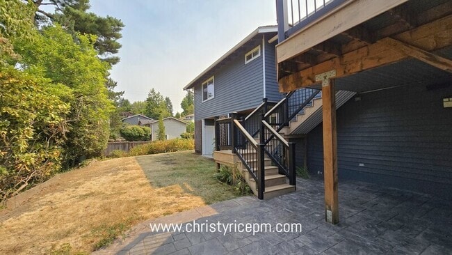 Building Photo - 12130 SE 47th Pl