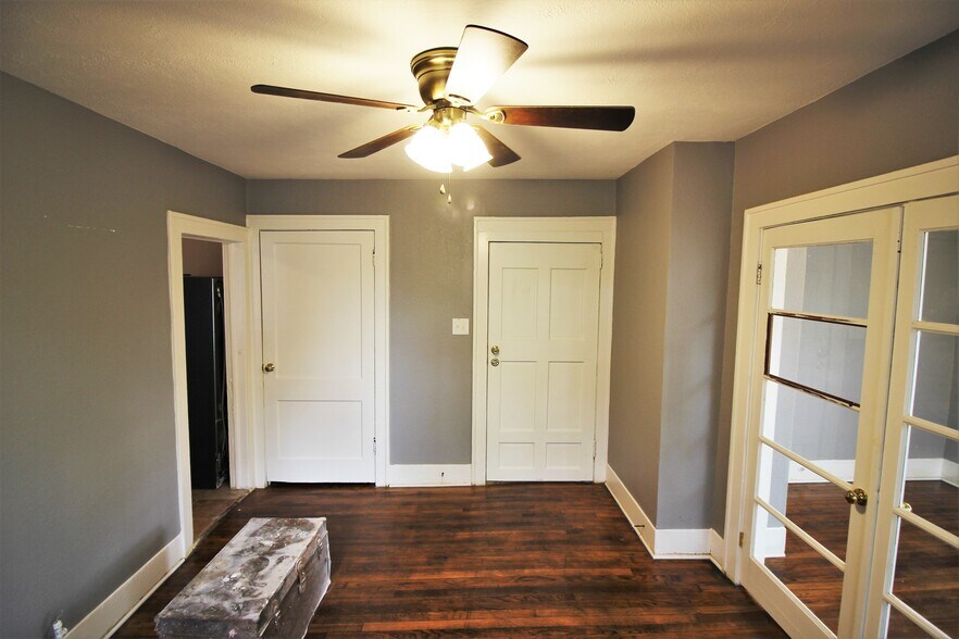 Building Photo - 4405 Woodside St