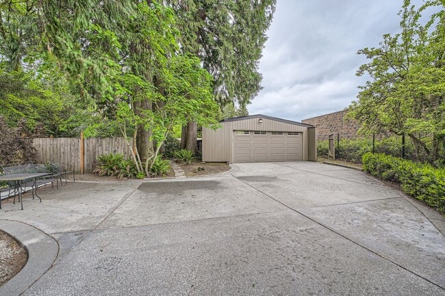 Primary Photo - 4Bd/3.5Ba Medina House