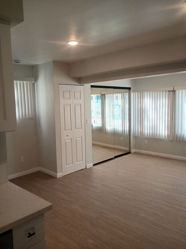 Interior Photo - 5302 Colodny Ave