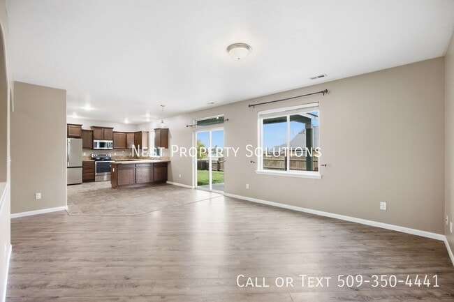 Building Photo - 800 S Hamilton Rd