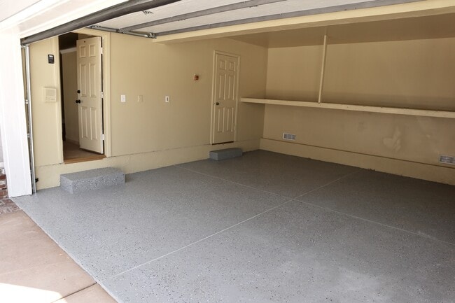 Building Photo - 2103 MacKay Ln