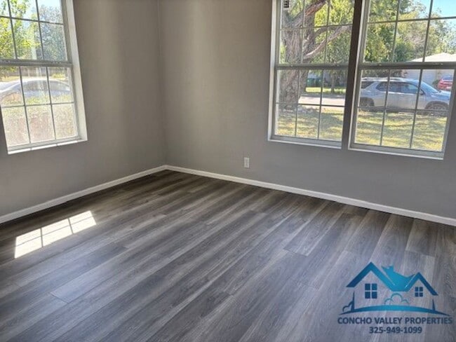 Building Photo - For Rent - 5 Bedroom/ 2 Bathroom in Santa Rita