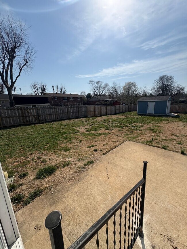 Building Photo - 1303 Collett Ln