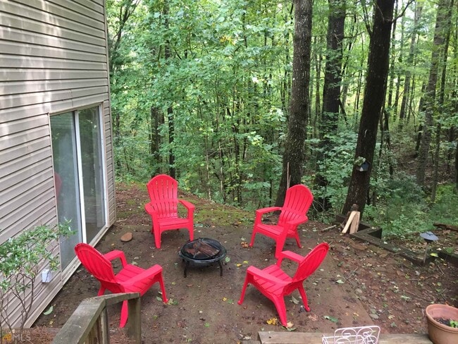 Building Photo - 653 Covecrest Dr