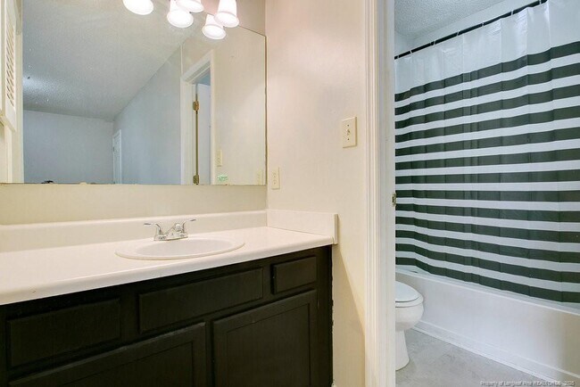 Building Photo - 5319 Thackeray Dr