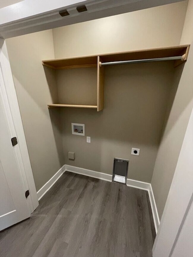 Building Photo - 9208/10 E Wassall