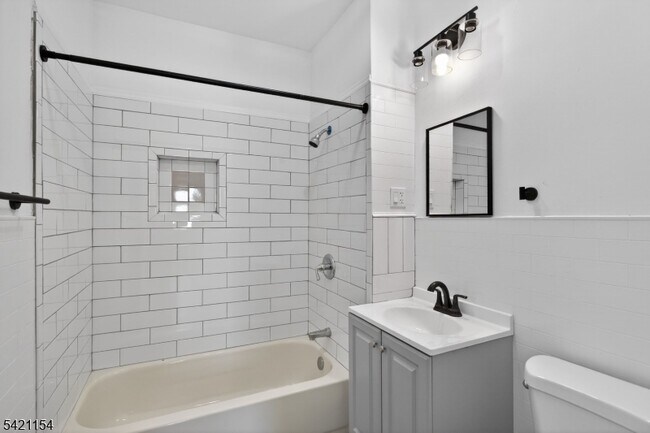 Building Photo - 378 Grand St