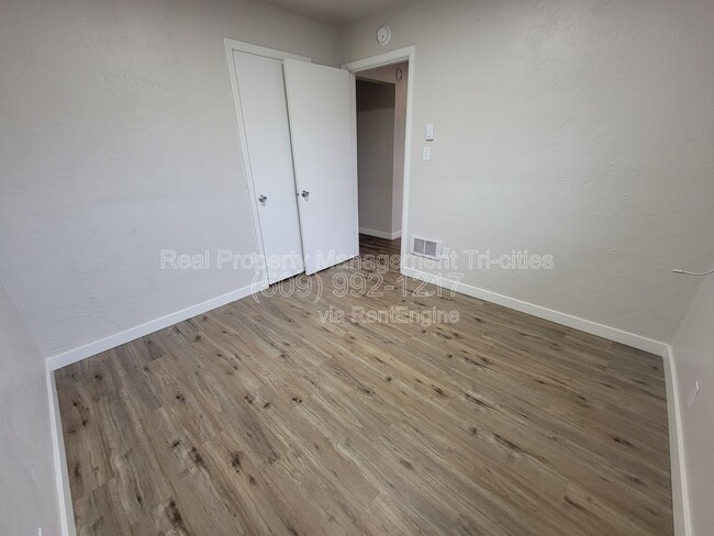 Building Photo - 132 W Shoshone St