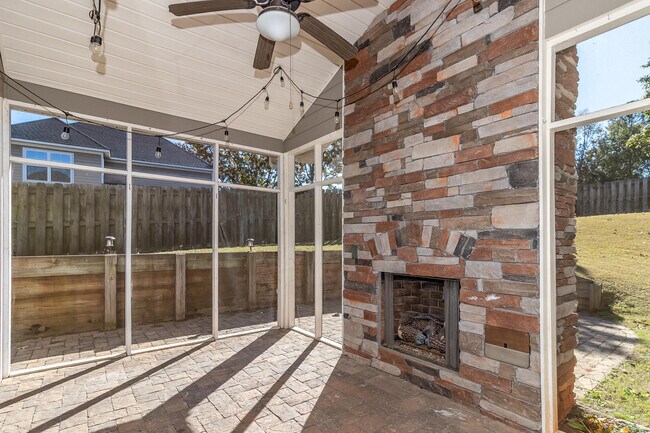 Building Photo - 4025-4025 Stowe Dr