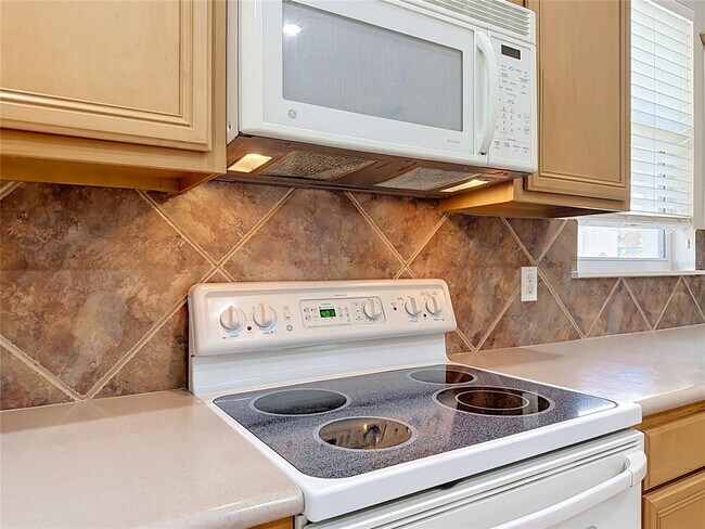 Building Photo - 10824 Woodchase Cir