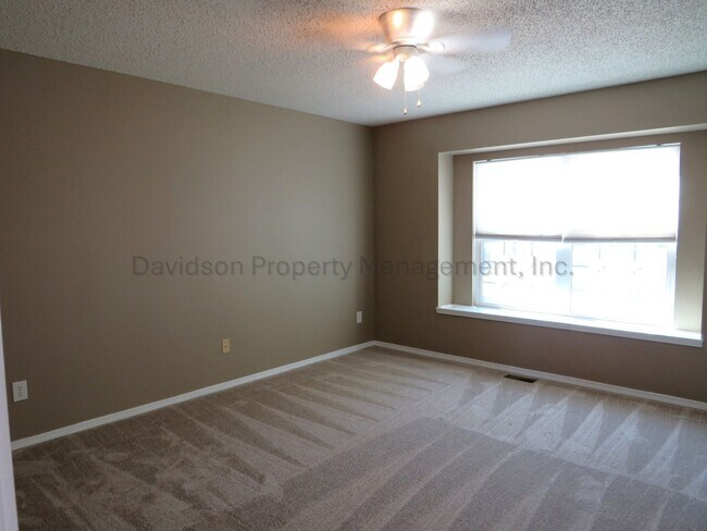 Building Photo - 3280 Richmond Dr