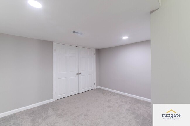 Building Photo - 4254 Cayuga Rd