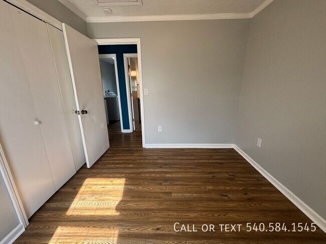 Building Photo - 3615 Ellen Dr