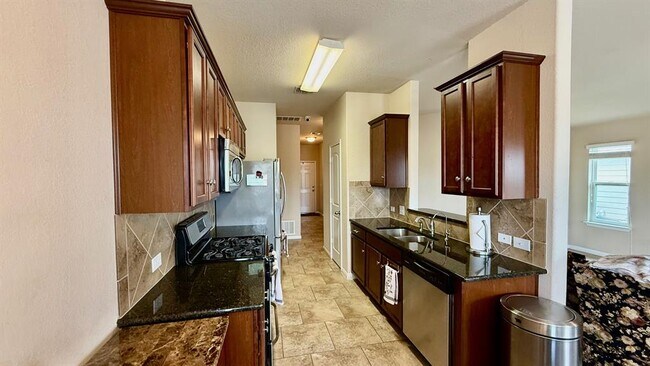 Building Photo - 412 Moulins Ln