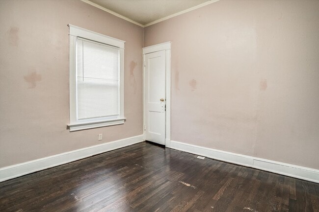 Building Photo - 806 Monroe Ave