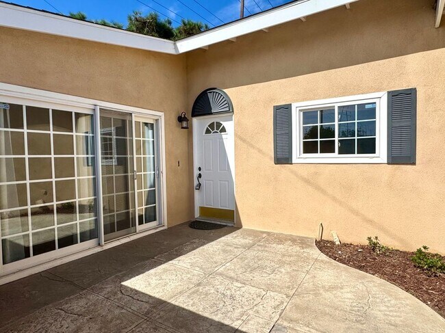 Building Photo - 15471 Salisbury Ln