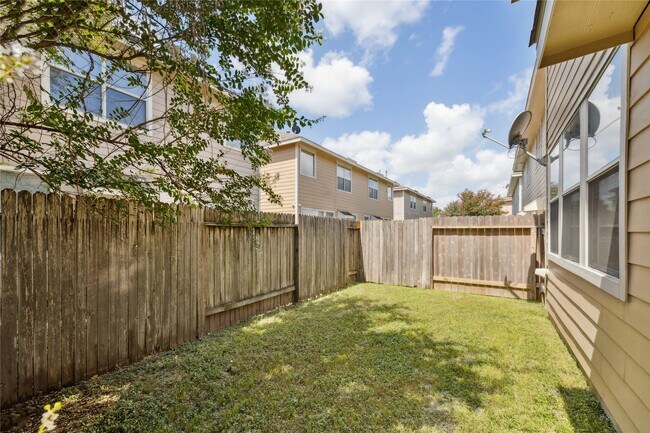 Building Photo - 16635 Newglen Ln