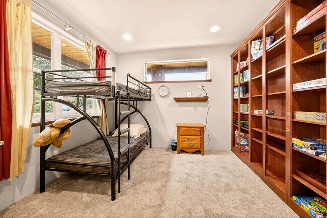 Building Photo - 1719 Lithia Way