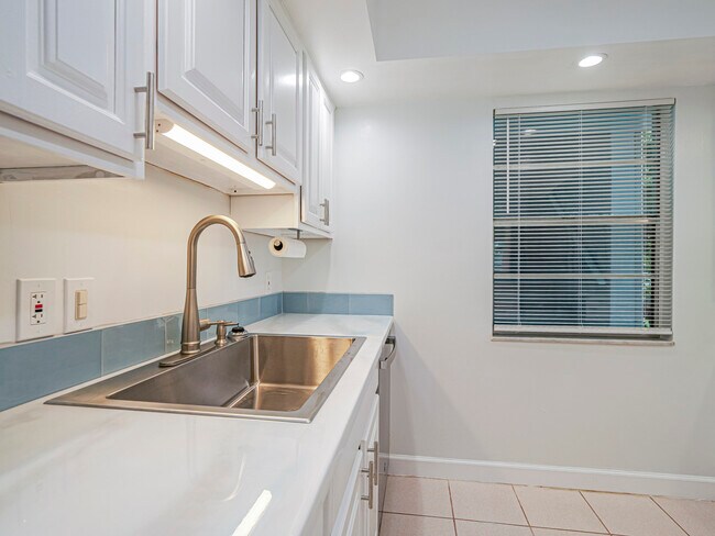 Building Photo - 600 Royal Palm Blvd